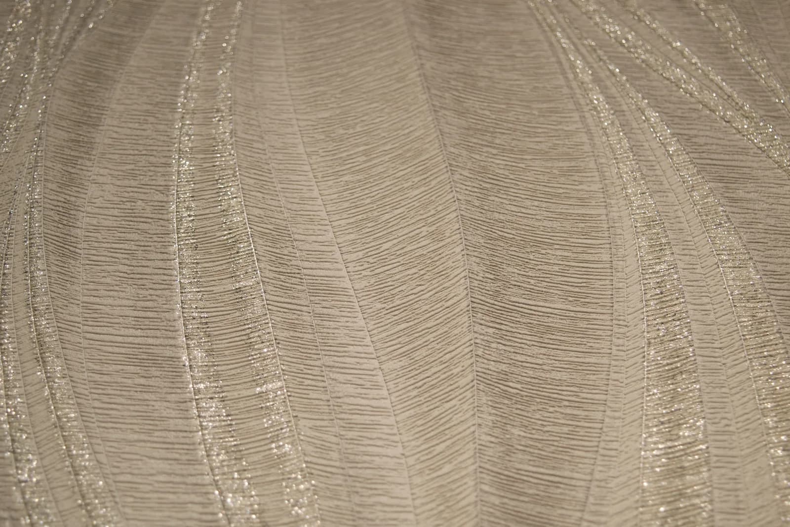 Papel de Colgadura Glamuroso Diseño de Curvas con Toque Escarchado Rollo de 5,2m²