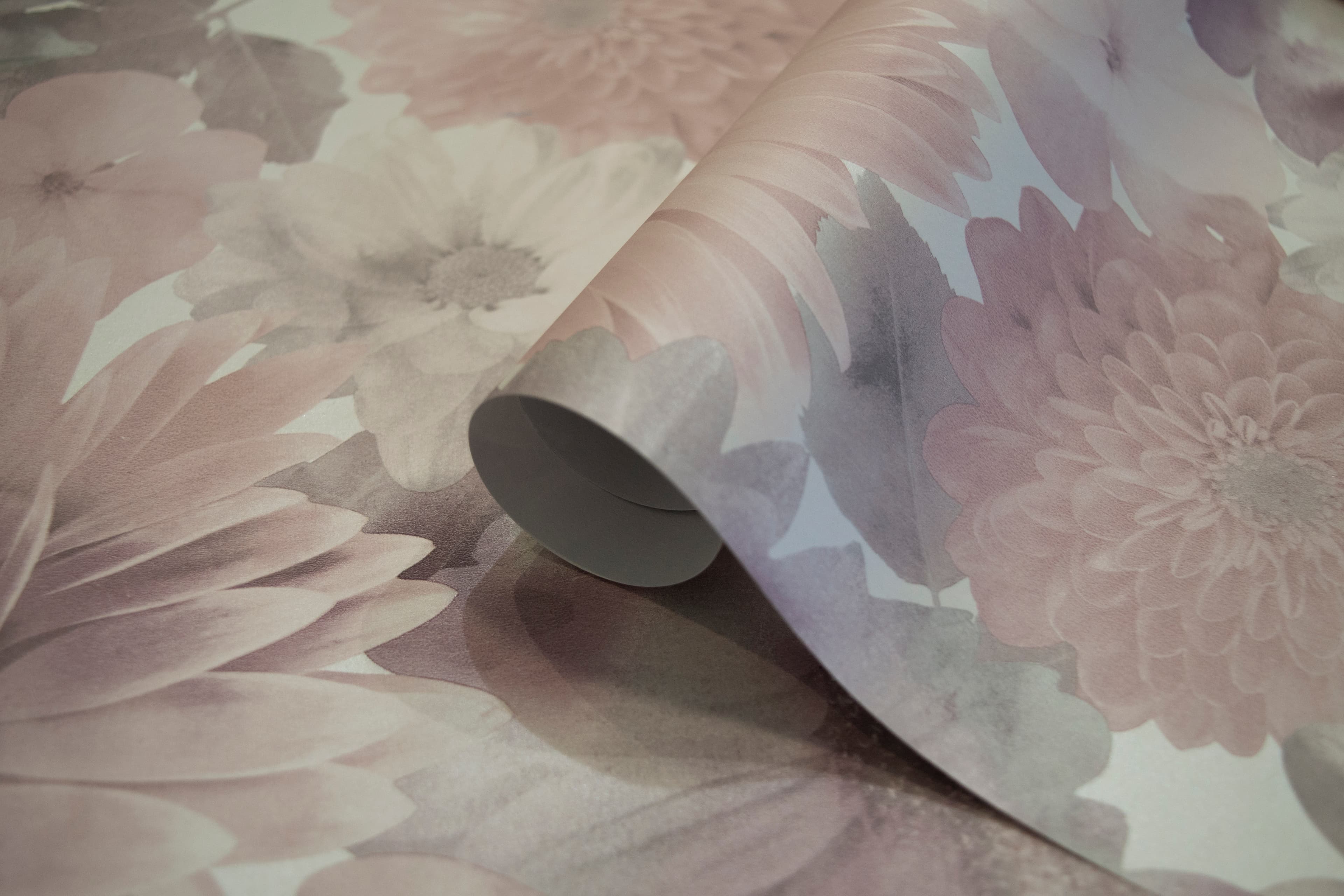 Papel de Colgadura Collage de Flores Metalizado Mate Rollo de 5,2m²