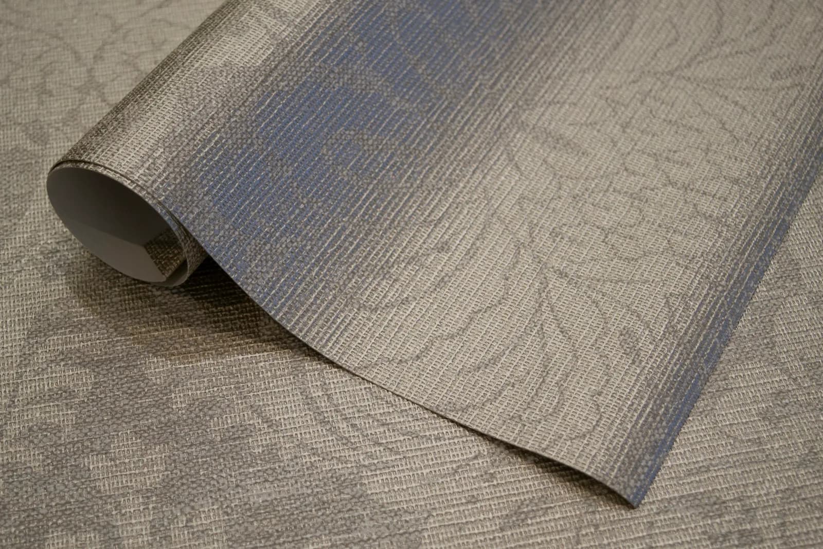 Papel de Colgadura Fibra Textil con Reflejo Metalizado en Figura de Damasco Rollo de 5,2m²